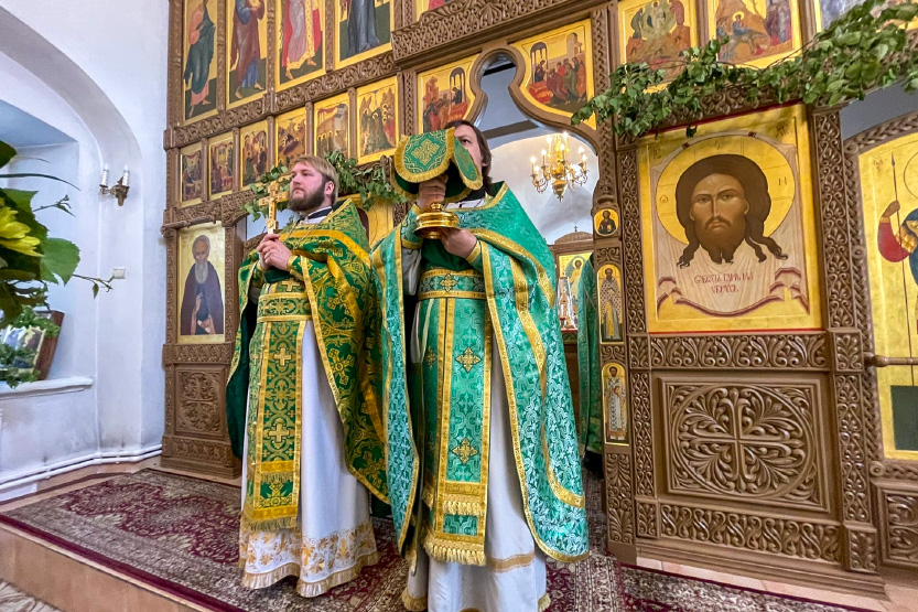 Литургия в день памяти святого праведного Иоанна Кронштадтского