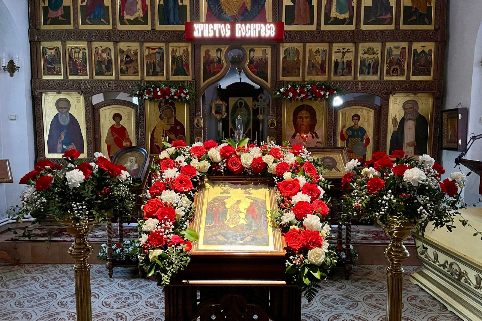 Литургия в праздник в честь иконы Божией Матери «Живоносный Источник»