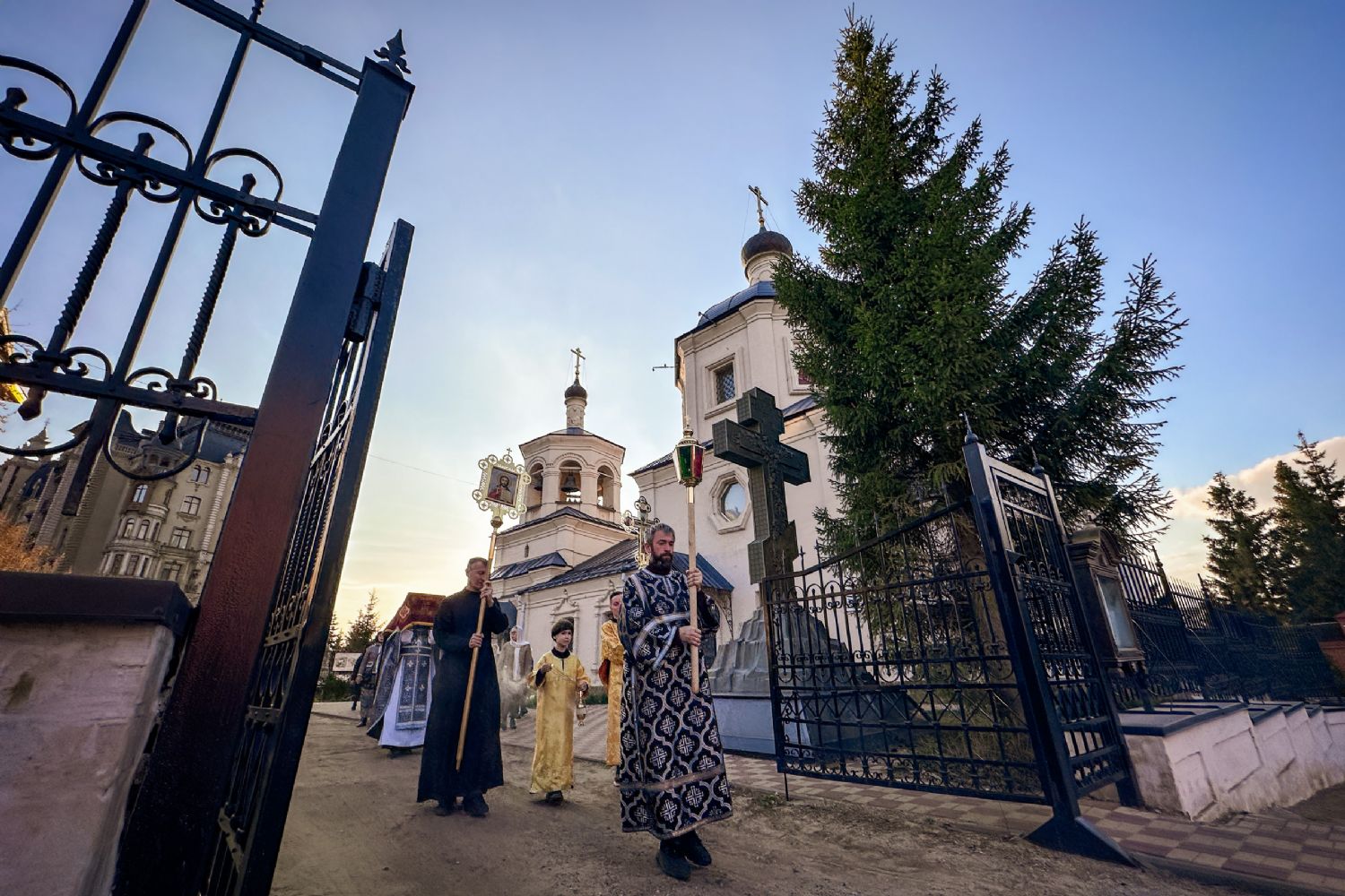 Богослужения с чином выноса Плащаницы и погребения Спасителя