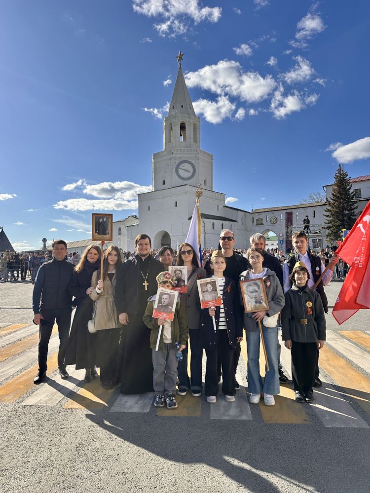 Прихожане храма приняли участие в шествии Бессмертного полка